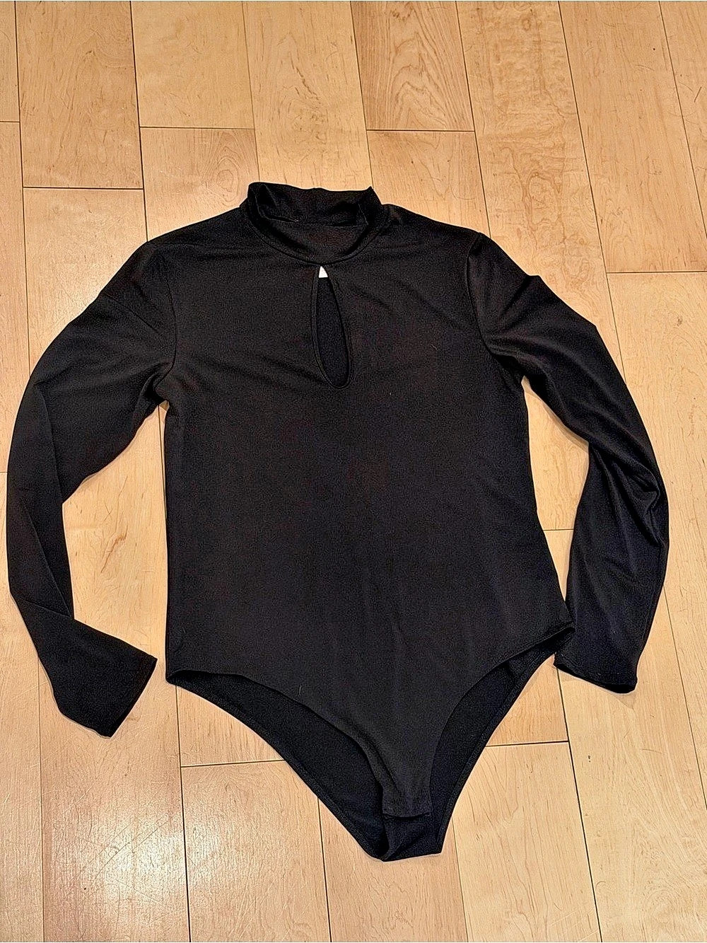 Like new!! Chic very stretchy high quality material keyhole with mock turtleneck